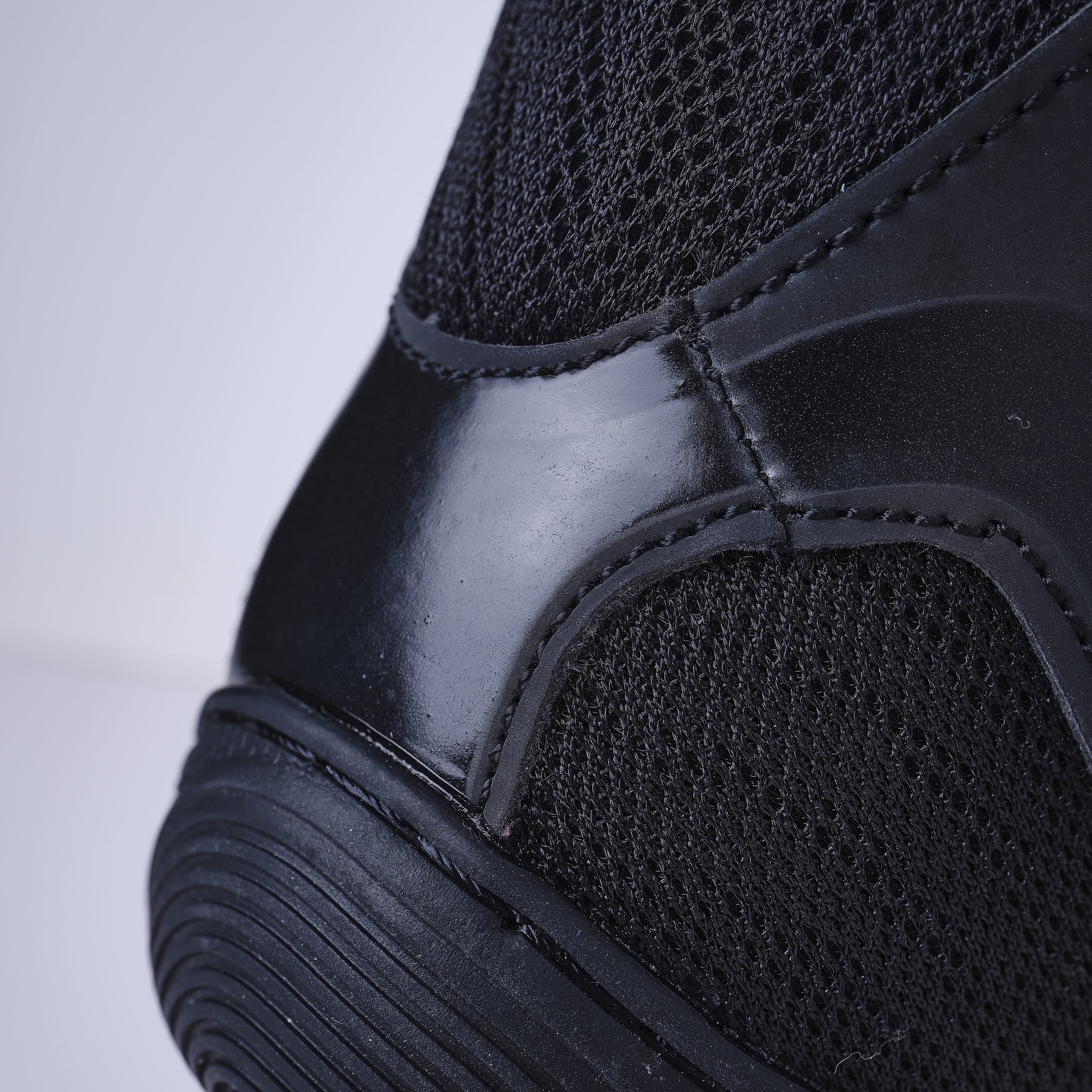 Chaussures de Boxe ELION Rapide Noir/Or Réfléchissantes - Image 11